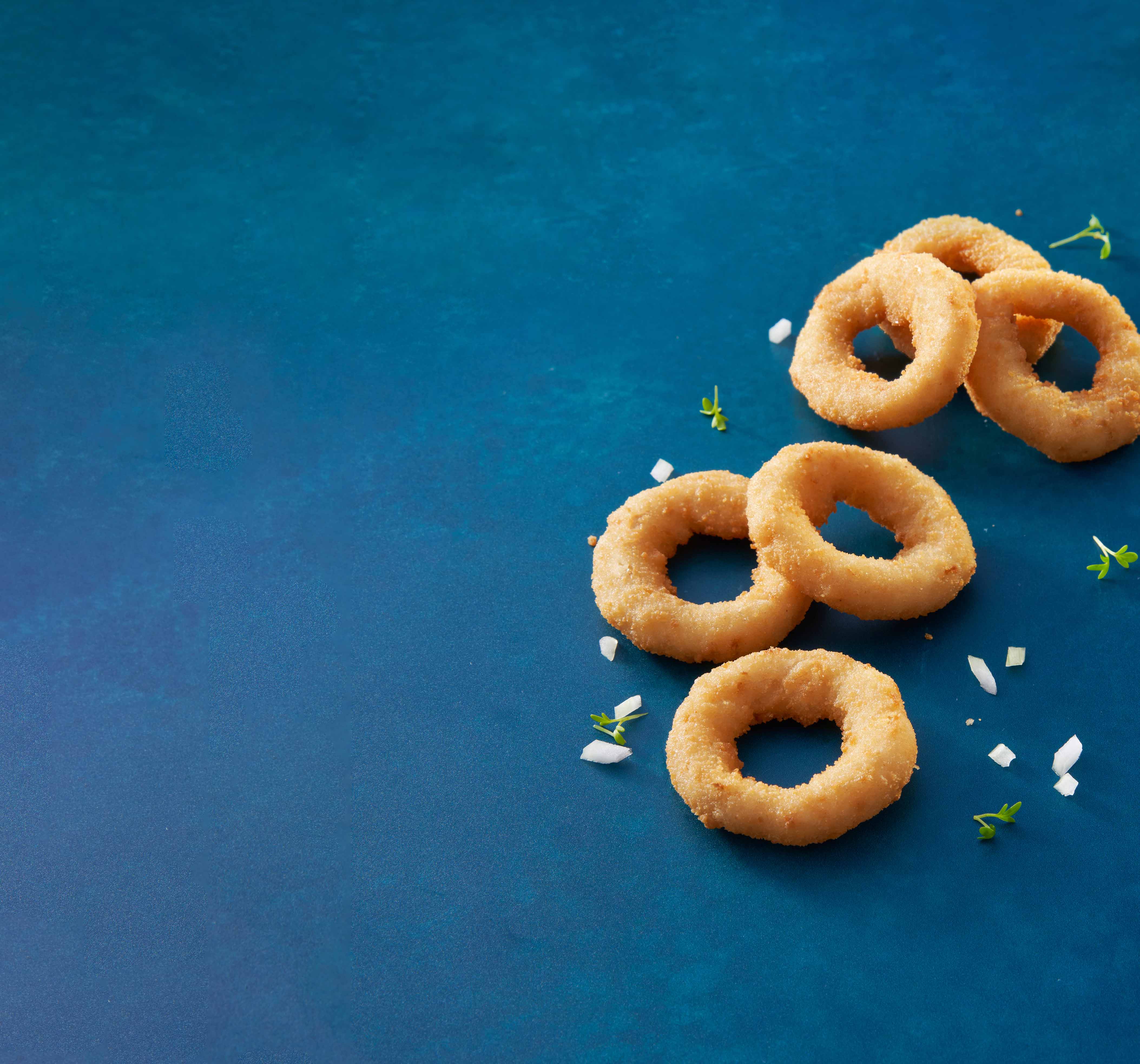 LambWeston_Appetizer_crispy_onion_rings_V3_Extended-left_CROPPED