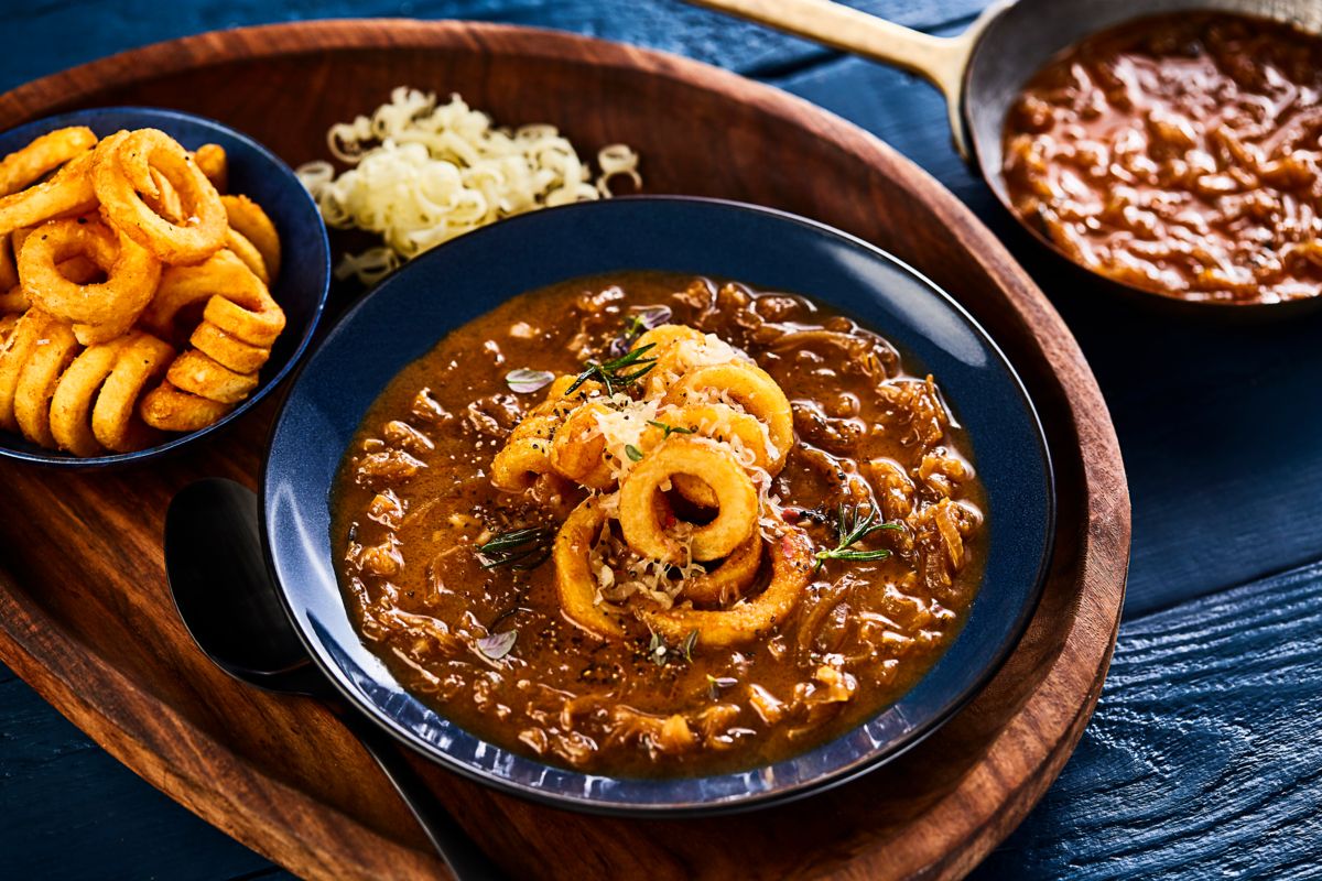 Sopa de cebolla francesa con patatas Twister